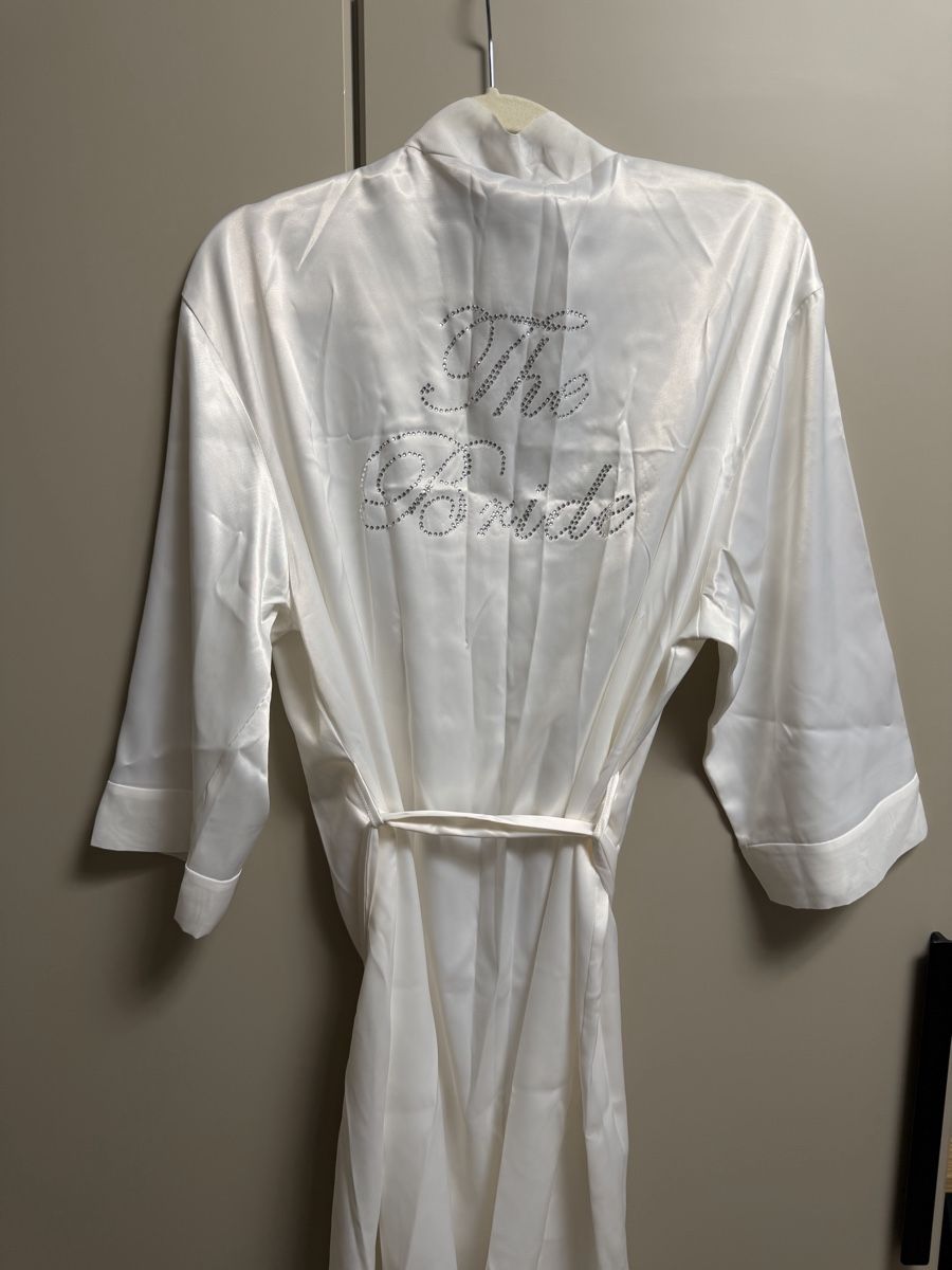 Internationale Kunst: Braut Kimono und Slipper weiss Onesize – Gebraucht aus Horgen von Niko_V 1