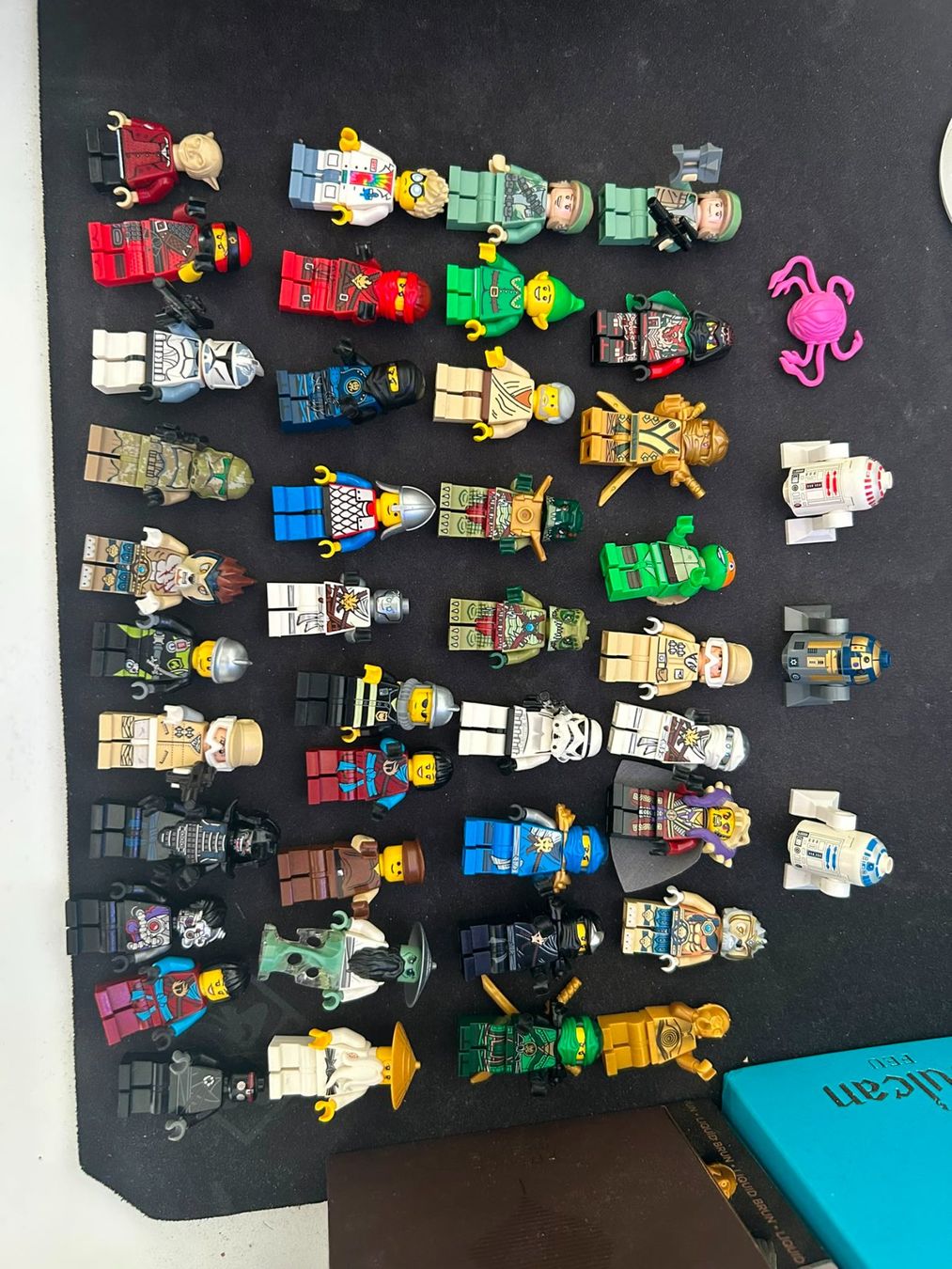 Lego Spielzeuge: Lego Minifiguren + Waffen – Gebraucht aus Madetswil von Luck_4_Ever
