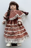 Alte Puppe mit Porzellankopf/Hände/Füsse