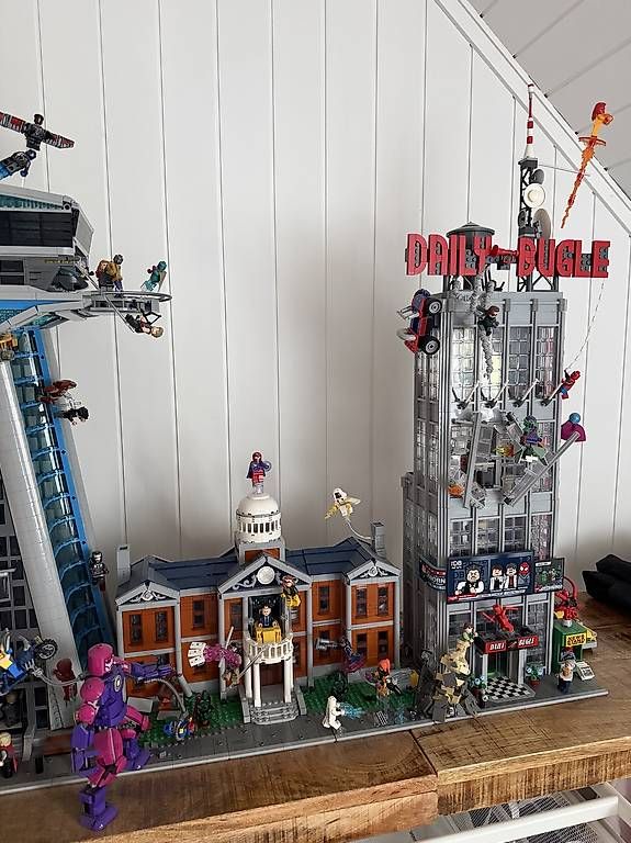 Kit di costruzioni: LEGO Marvel / Avengers  Modular Buildings  Top Zustand – Usato da Signau venduto da WhiteyWyss 4
