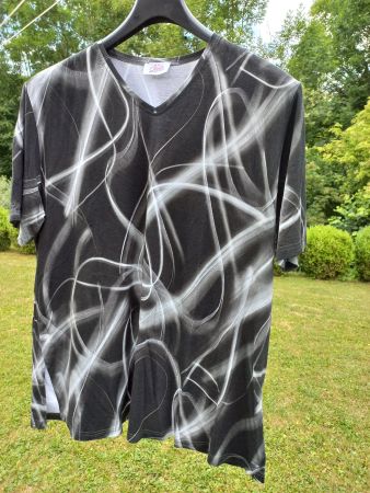 Schwarzes Shirt mit Muster (aus Fachgeschäft), kaum getragen