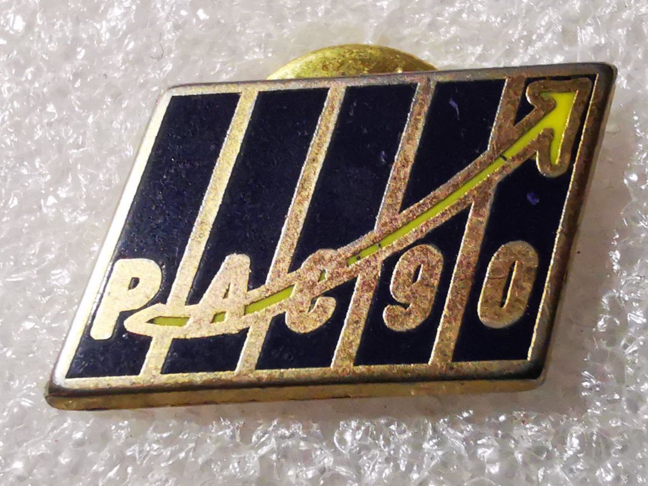Placchette & Badge: Ansteckpin 11: Pac 90 – Usato da Oppligen venduto da Pin-Fall-Shop