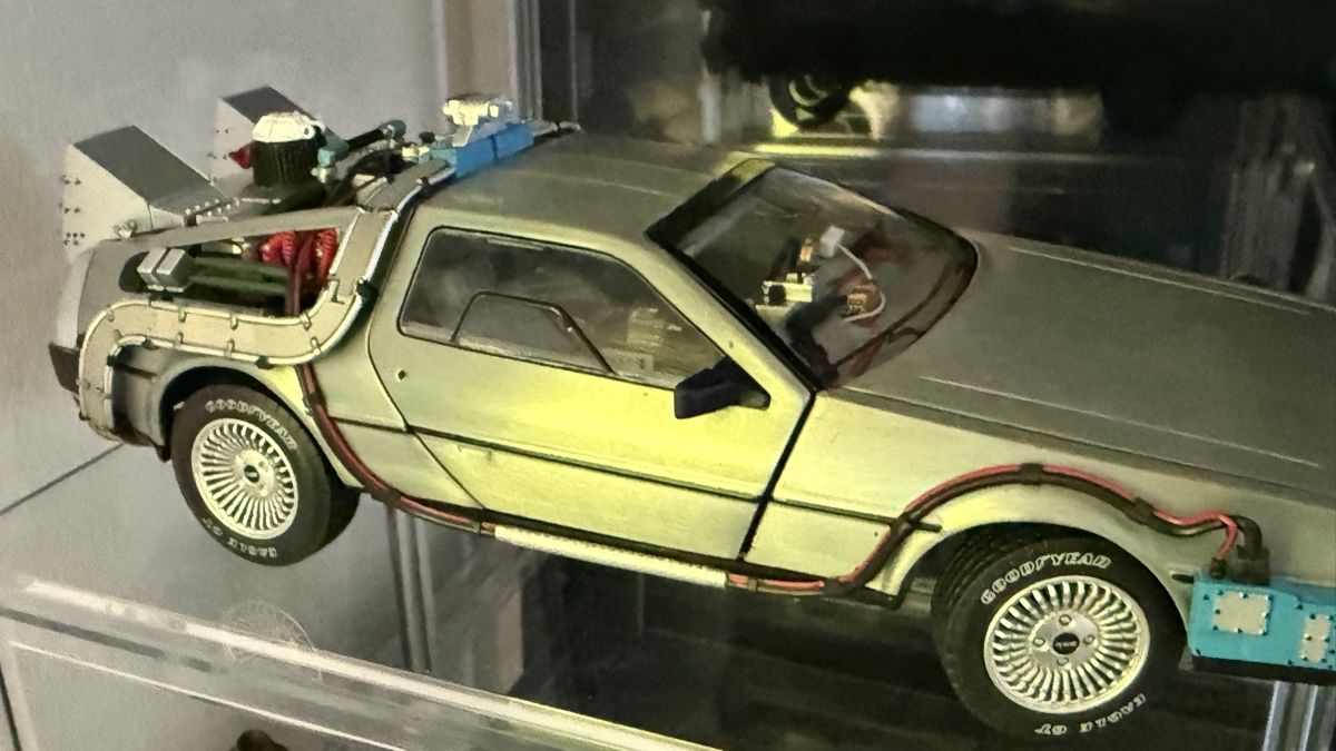 Hot Wheels Modellini d'auto: Hot Wheels Elite Delorean – Usato da Basel venduto da Zomeg 7