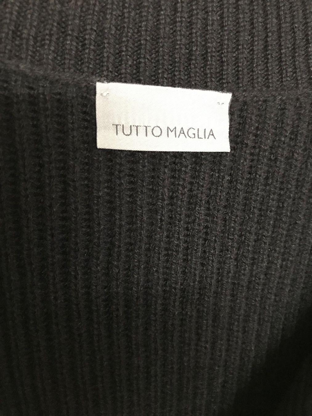 Gilet & Giacche senza maniche: Schwarze Cashmere Strickweste mit Knöpfen – Usato da Niederteufen venduto da mix18 3