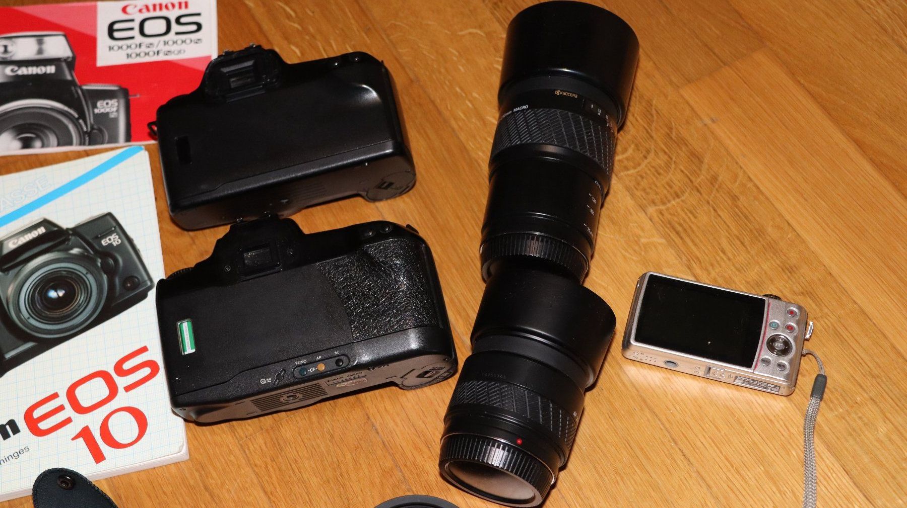 Canon Fotocamera: Canon Eos 1000F N, Eos 10,Codeleser,Casio Exilim,2 Objektive – Usato da Hohenrain venduto da magiclocke 2