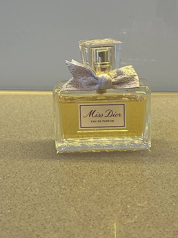Dior Parfums & Eau de Toilette: Parfum - Miss Dior - Eau de Parfum - 50ml – D'occasion à Zürich par K.B123