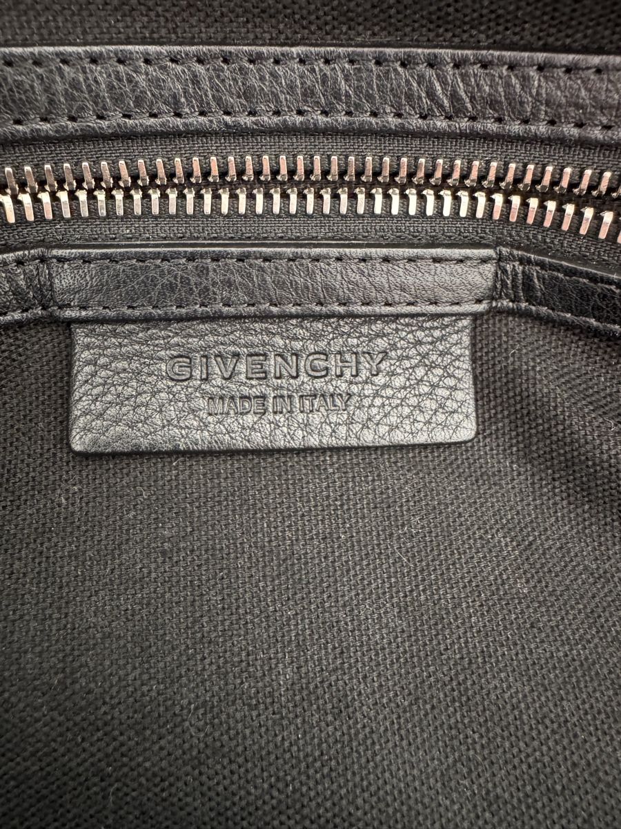 Givenchy Sacs femmes: Givenchy Nightingale Medium Handtasche Schwarz Leder – D'occasion à Uetikon am See par ste_xq7b 7