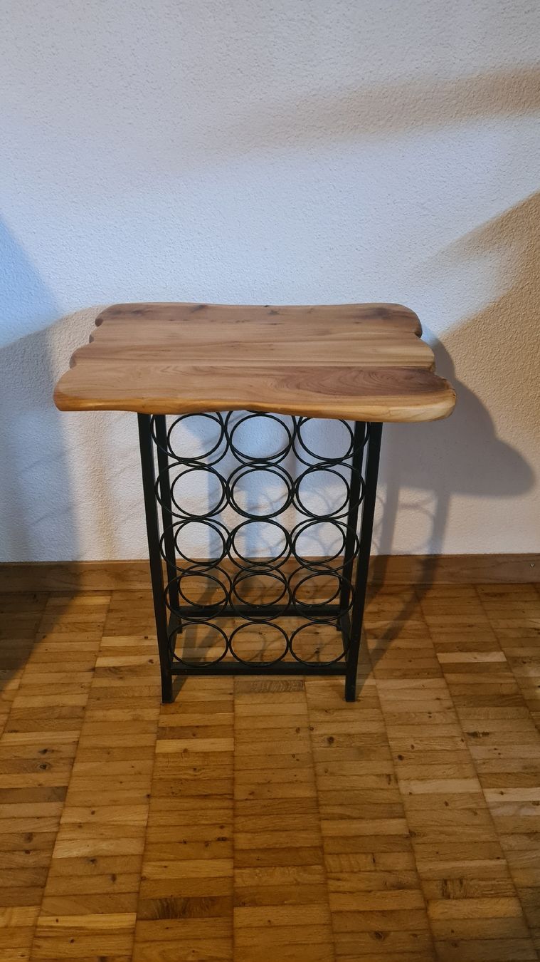 Regale: Weinregal mit Ablage aus Massivholz – Gebraucht aus Horw von Delro 3
