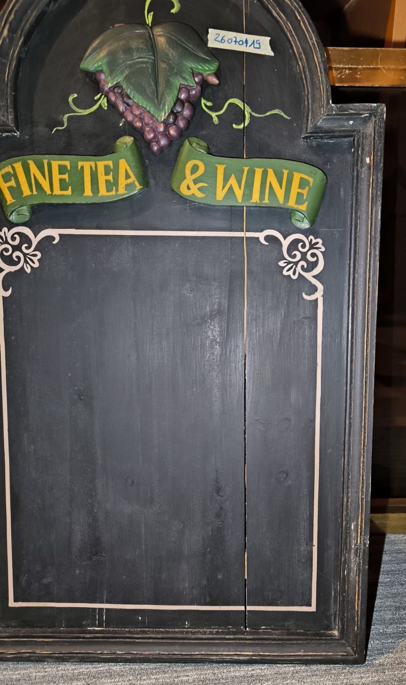 Schilder: Werbetafel Fine Rea & Wine – Gebraucht aus Rorschacherberg von snOOpydOg11 2