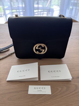 Gucci Interlocking GG Small – Schwarz / Gold