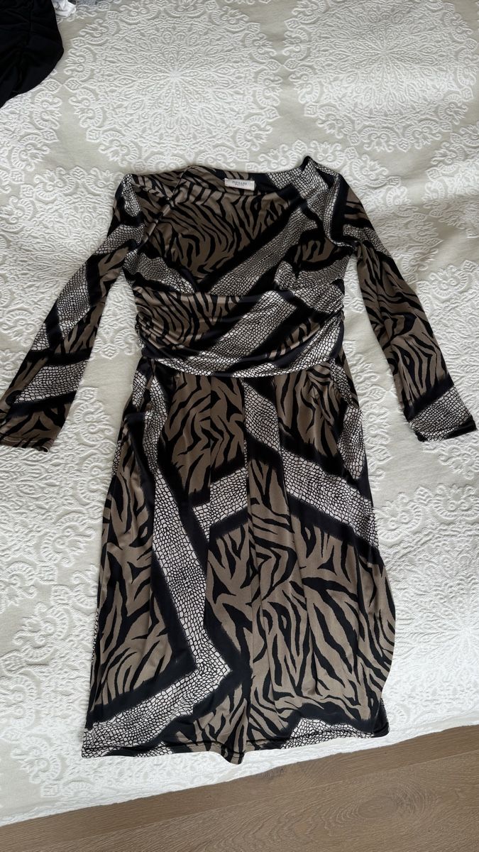Kleider: FIFILES Paris Kleid Gr 1 – Neu (gemäss Beschreibung) aus Hünenberg See von Schulers 1
