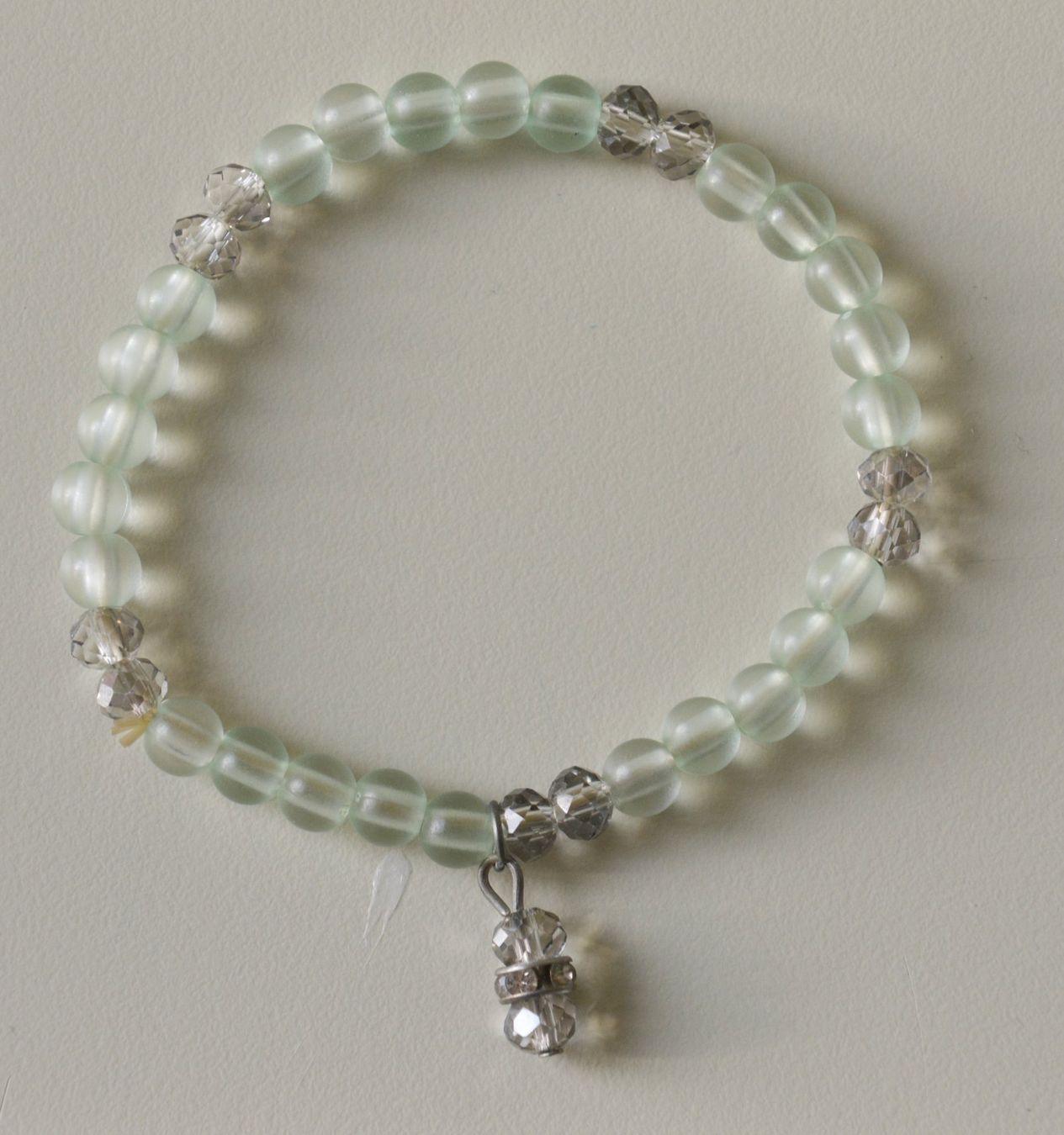 Bracciali & Braccialetti: Leicht grünlich schimmerndes Armband – Usato da Niederhasli venduto da littledrop