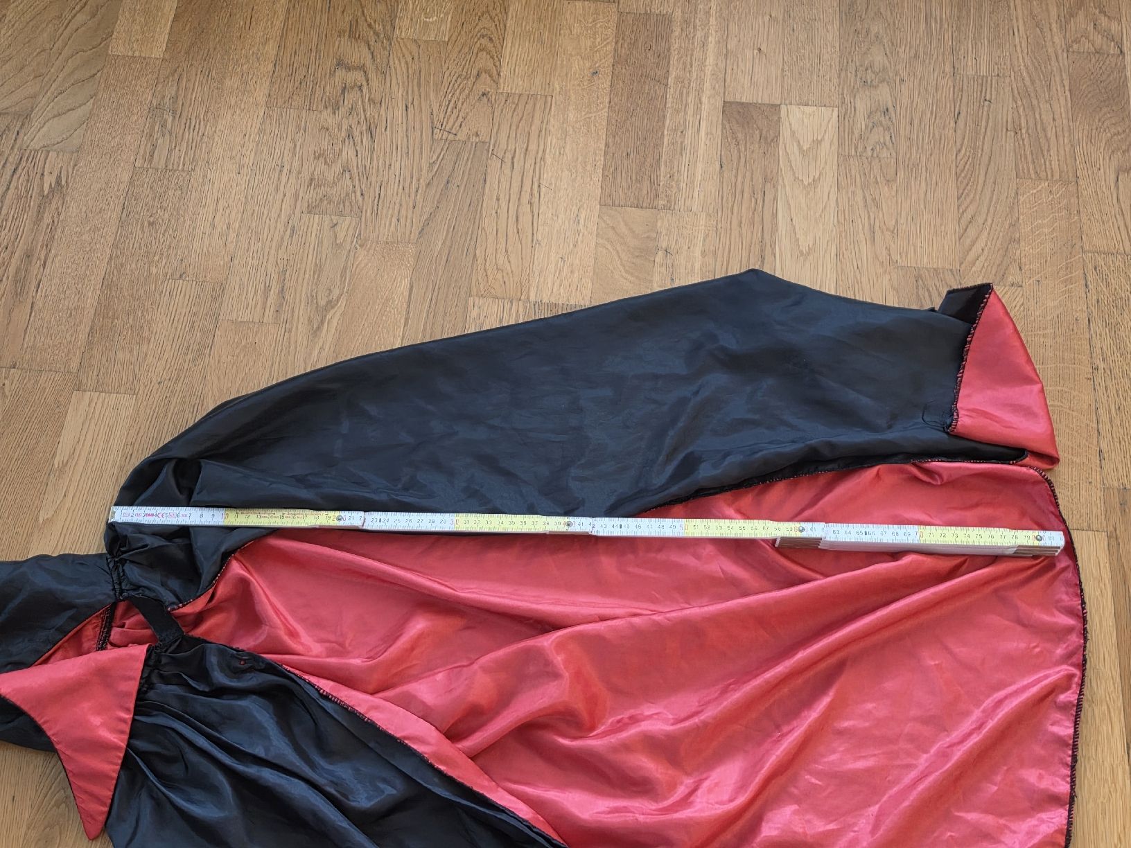 Costumi: Umhang schwarz-rot Vampier Kinder – Usato da Birmensdorf ZH venduto da eva_9hvs 3