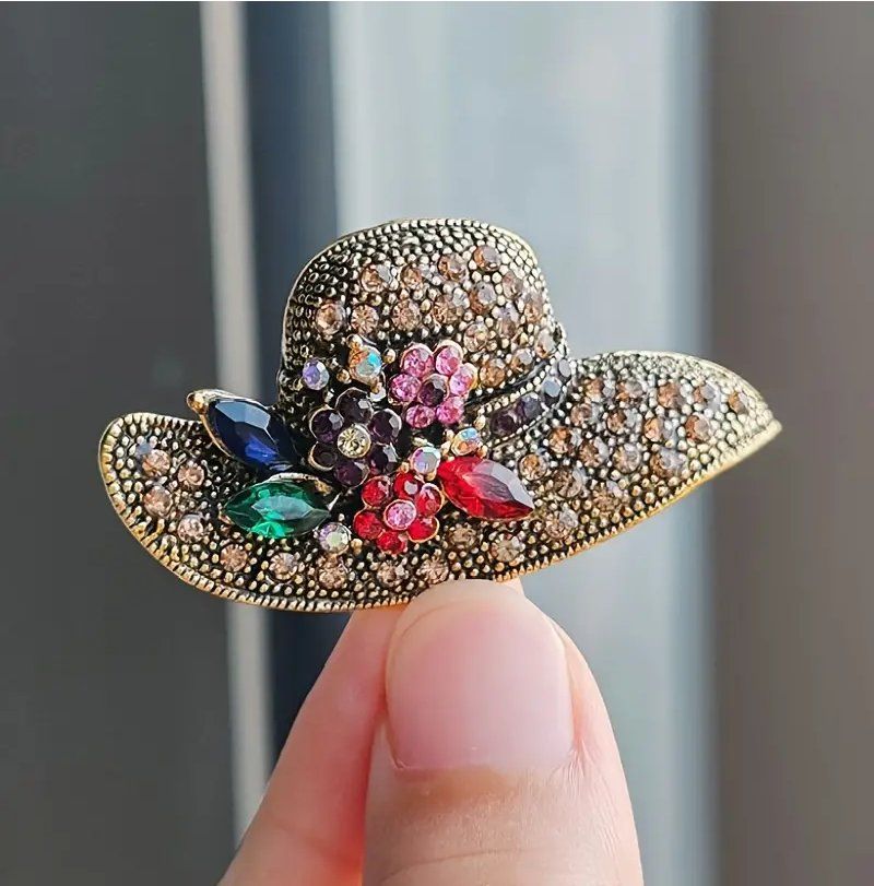 Spille & Fermagli: Brosche Hut -Strass -Blume – Nuovo e nell'imballaggio originale da Glattbrugg venduto da majuska01