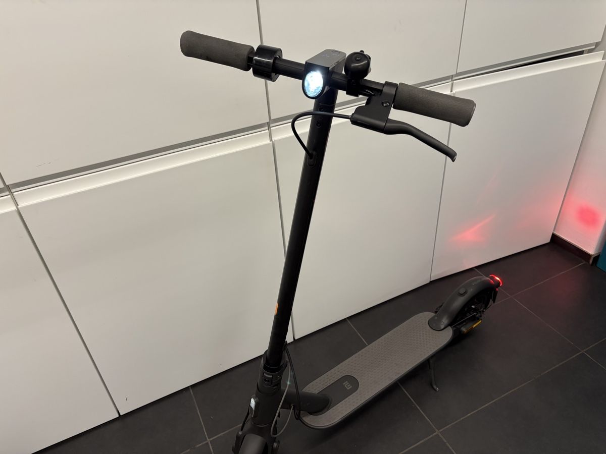 Xiaomi Kickboard: Xiaomi Mi Electric Scooter Essential – Usato da Solothurn venduto da Jfk 2