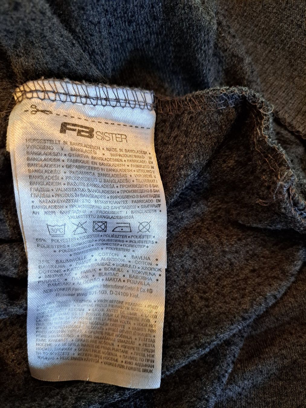 Maglioni & Felpe: Damen Pullover grau Serial Chiller Aufdruck – Usato da Rafz venduto da MuriFinn 4