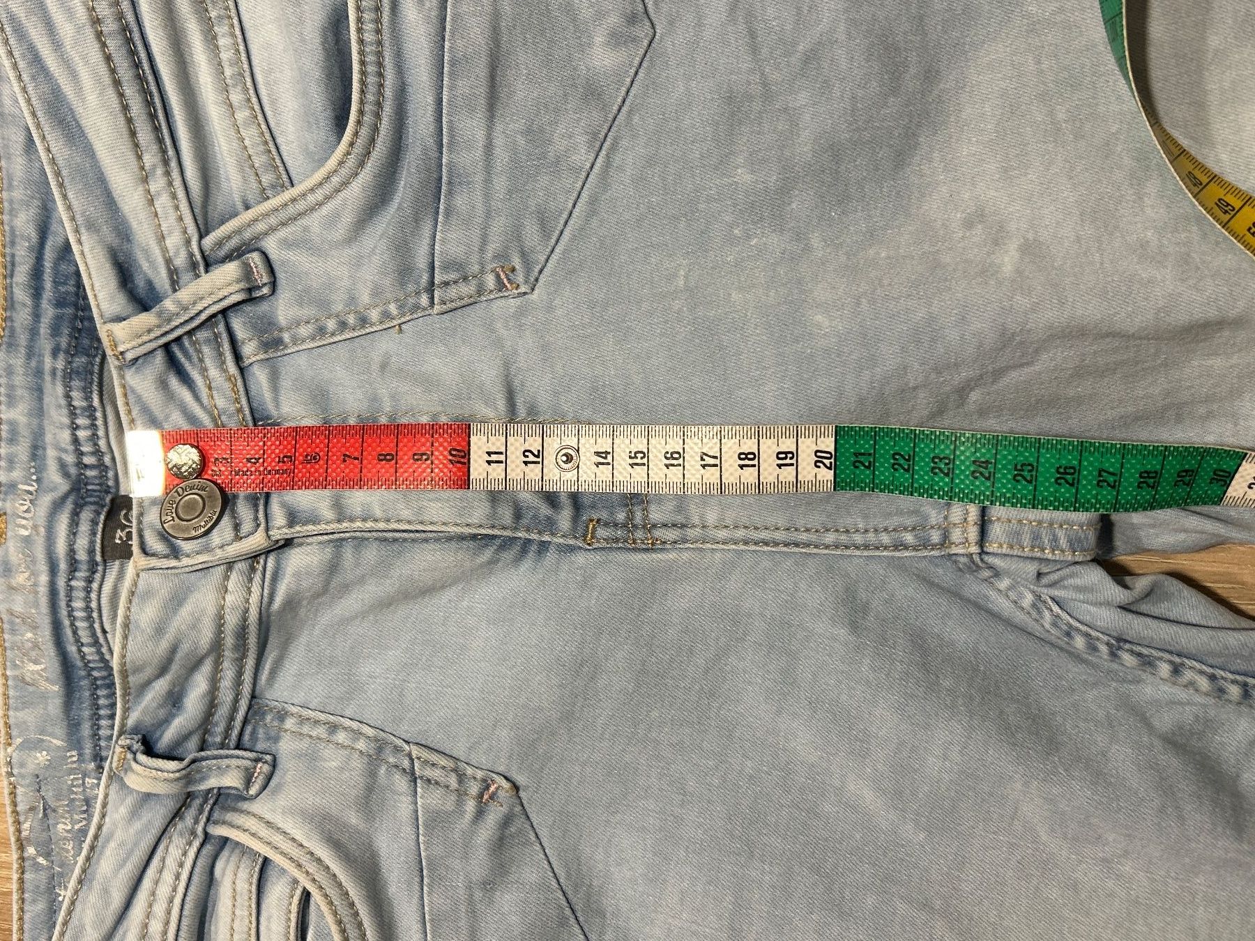 Jeans: Bermudas - Jeans von Malibu hellblau, Gr. 36 – Usato da Brunnen venduto da Nala2929 9