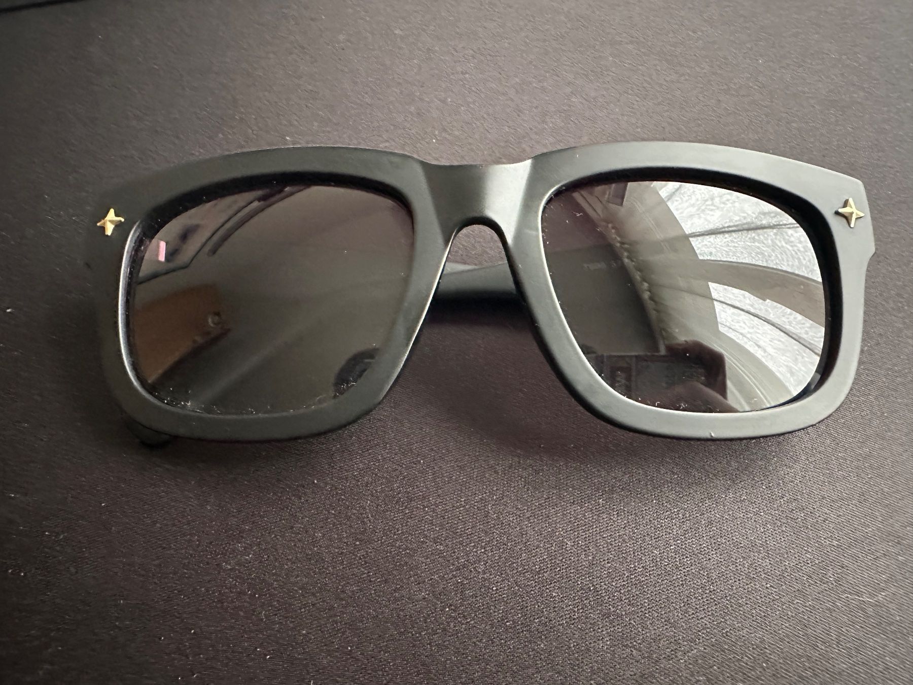 Occhiali & Lenti: Schwarze Sonnenbrille mit Sternendetails – Usato da Grenchen venduto da redstar03