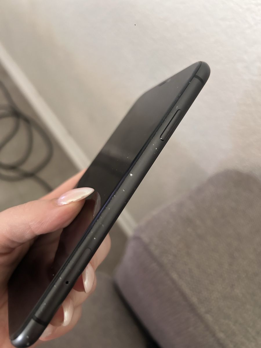 Apple Telefoni cellulari / Smartphones: iPhone 11 Noir 128GB avec boite et accessoires – Usato da Vilars NE venduto da Lau_Vth 4