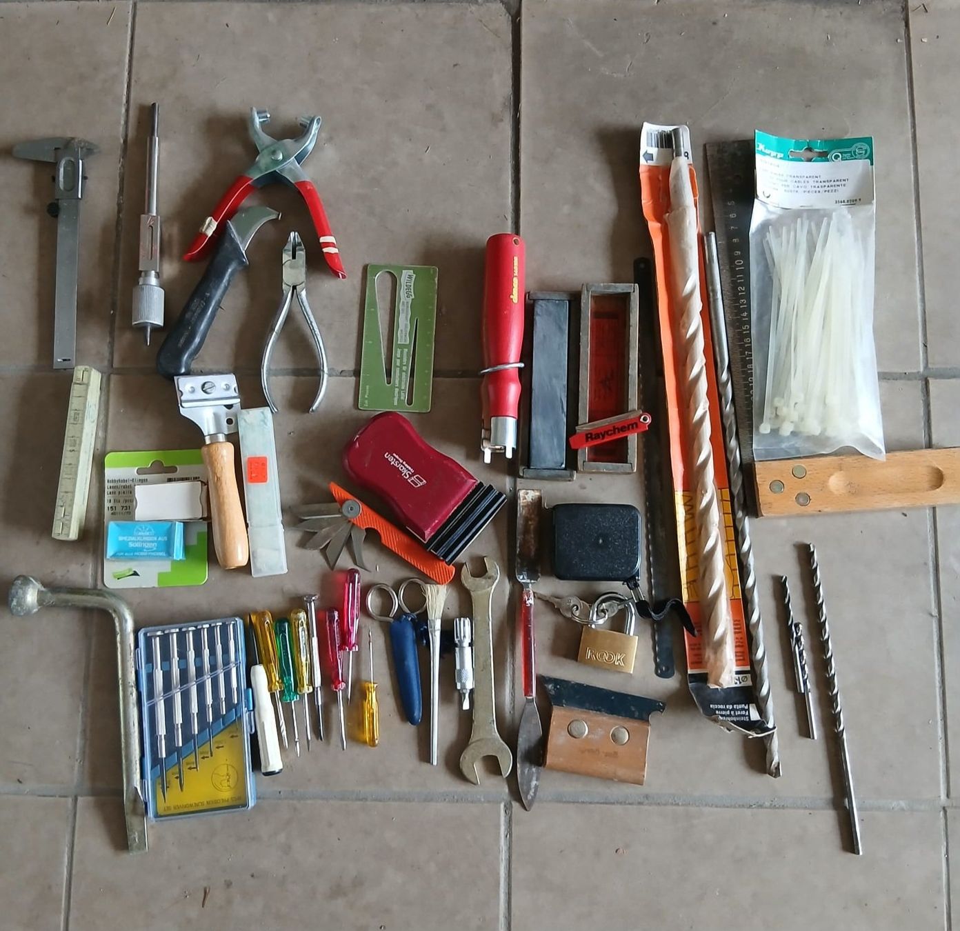 Tous les outils: Werkzeug – D'occasion à Sirnach par Rkressig
