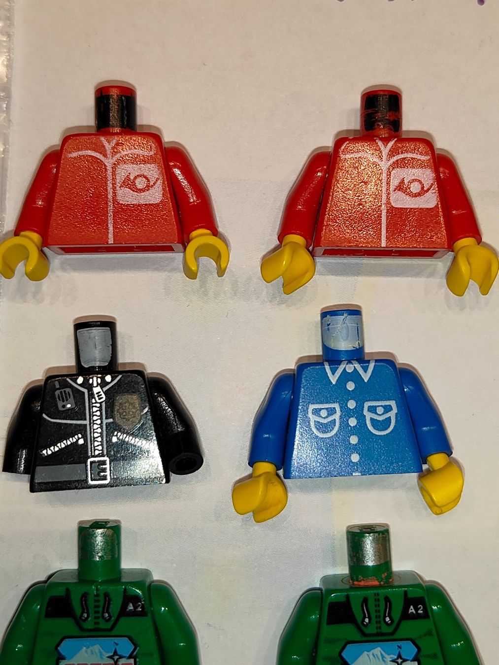Lego Kit di costruzioni: Legofigurenteile  verschiedene Oberkörper, teils mit arm/E21 – Usato da St. Gallen venduto da Bisaknosp 3