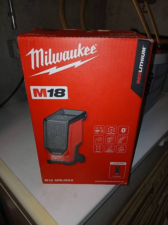 Radio: Milwaukee Radio Neu – Usato da Sarnen venduto da ramona488