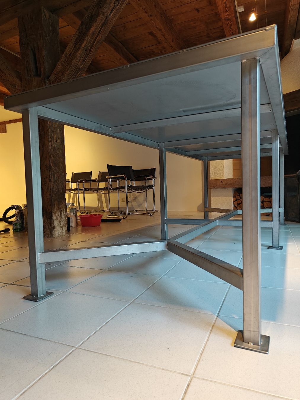 Set di tavolo e panche: Chromstahl Tisch mit Freischwinger Stühle – Usato da Riehen venduto da cyr_92lb 1