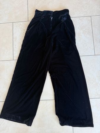 Neuwertig Other Stories coole schwarze Samthose Grösse 36