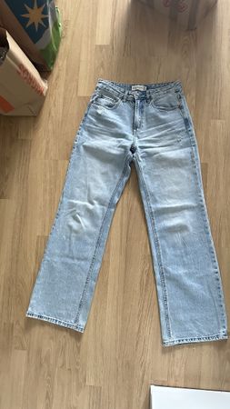 Jeans stradivarius taille 38 neufs 