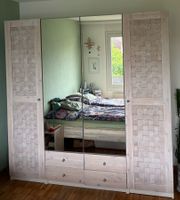 Kleiderschrank mit Spiegel