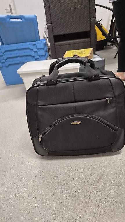 Borse: Laptop Tasche Samsonite – Usato da Liebefeld venduto da abb_p8zr 2
