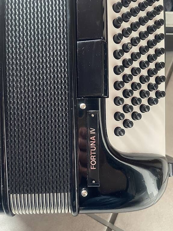 Hohner Strumenti musicali: Hohner Fortuna IV - Akkordeon - Handorgel – Usato da Flaach venduto da Waltiba 1