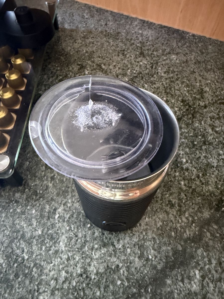 Nespresso Macchine per caffè & Macchine per espresso: Nespresso Maschine Rot mit Milchschäumer + Kapselhalter – Usato da Männedorf venduto da nes_6cjr 4