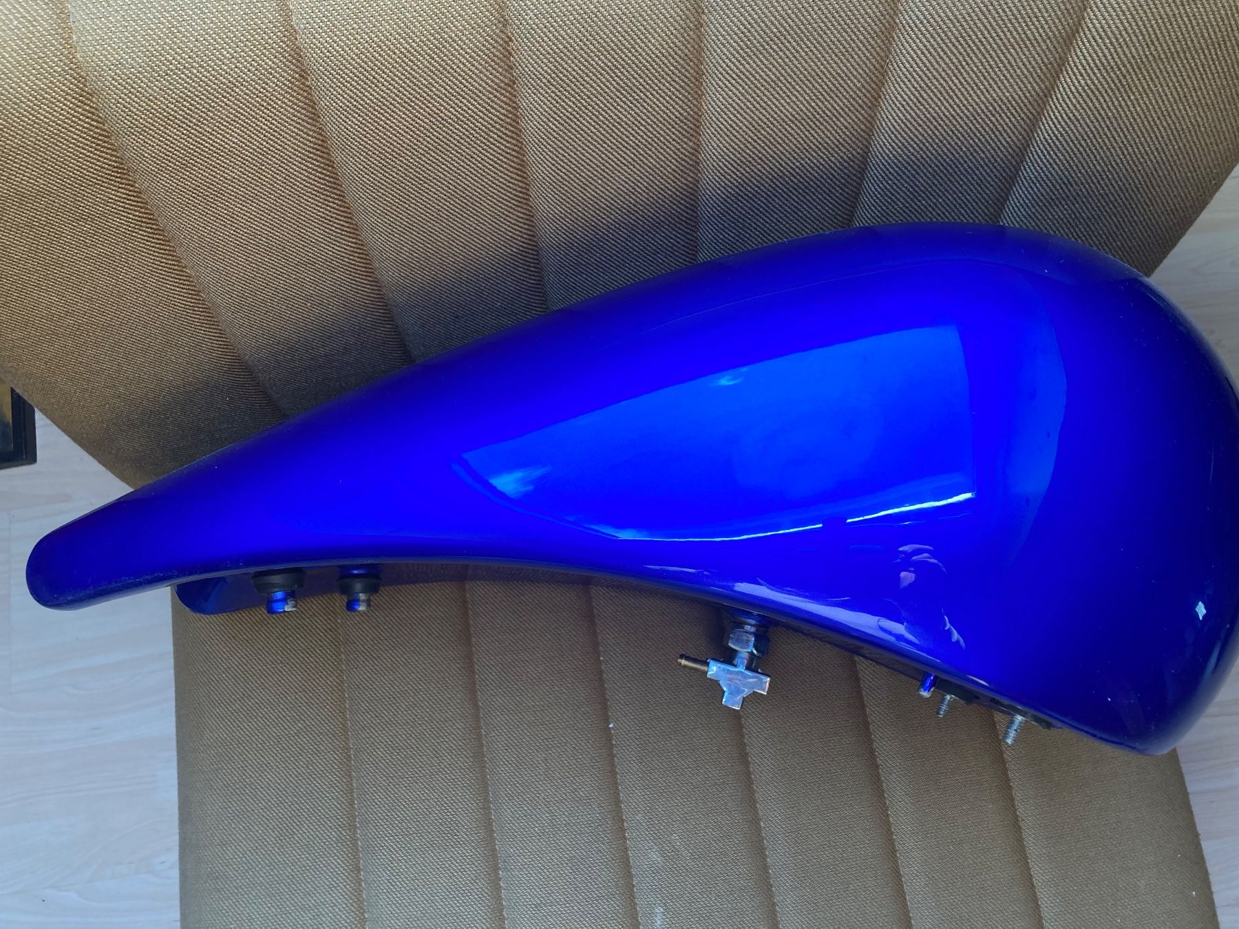 Harley-Davidson Accessori per altri veicoli: Harley / Custom Motorrad Tank – Usato da Belp venduto da Siruz 6