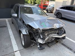 Mercedes C250 4x4 accidentée à l'avant 