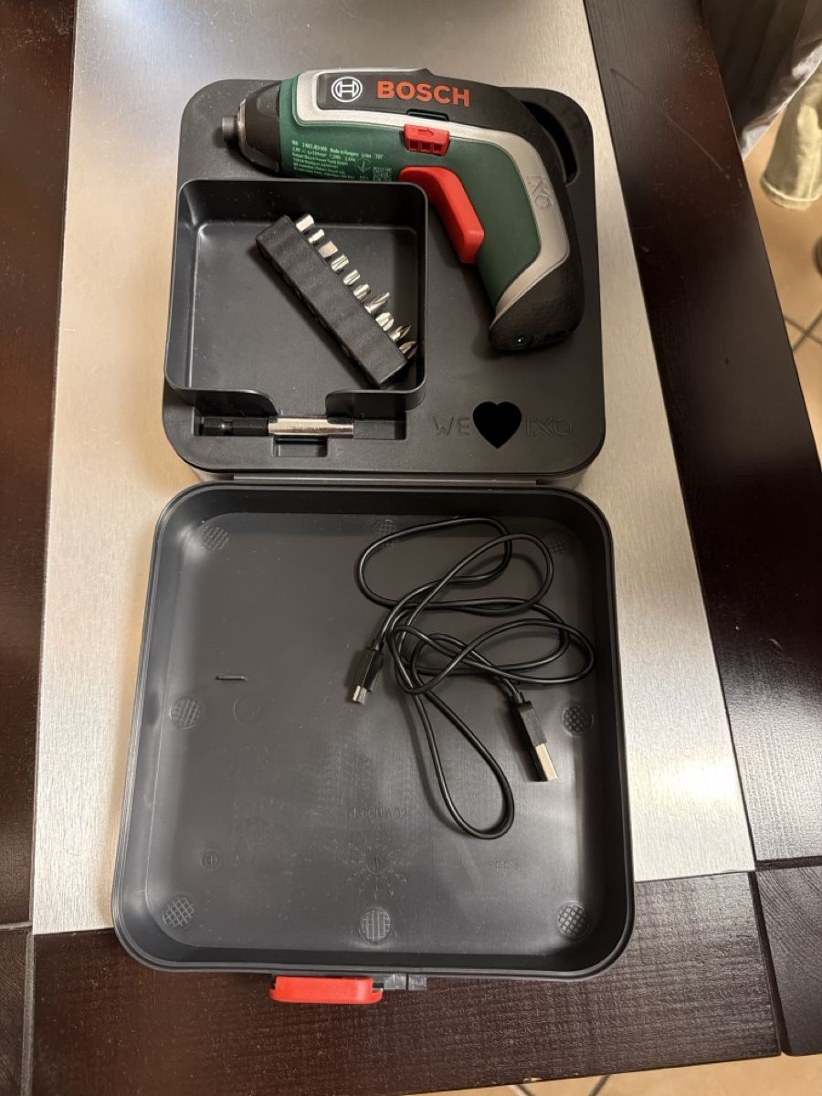 Bosch Alle Werkzeuge: Bosch IXO Cordless Screwdriver with Bits and Charging Cable – Gebraucht aus Chancy von aelivao 1