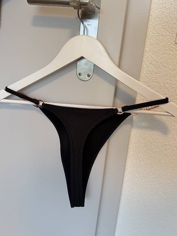 Costumi da bagno & Bikini: Bikini Hose Lounge Wear – Usato da Bleienbach venduto da Chi_Cari 1
