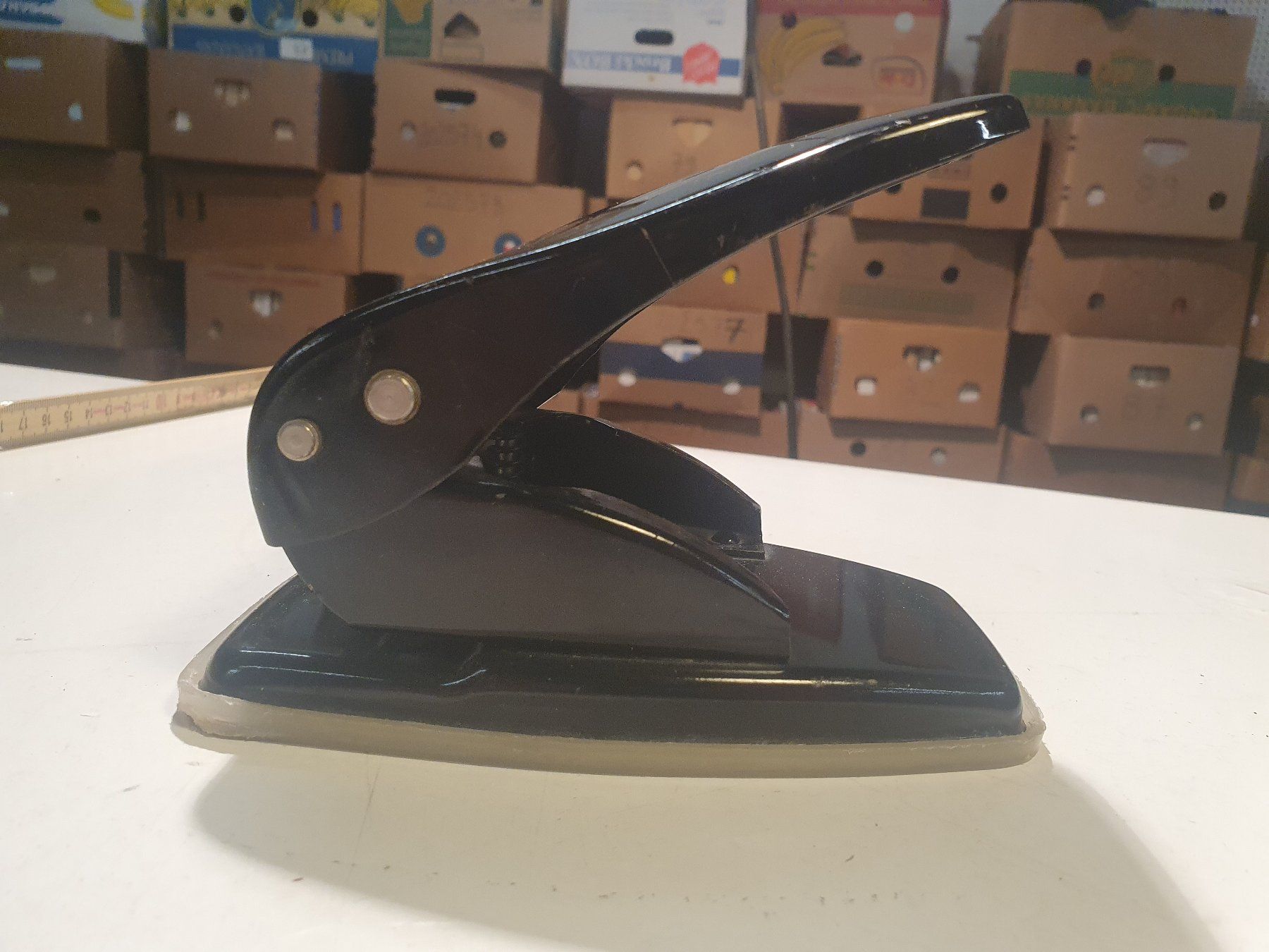 Leitz Machines à relier: Leitz Locher schwarz – D'occasion à Zürich par loosebone