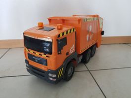 Camion poubelle orange MAN