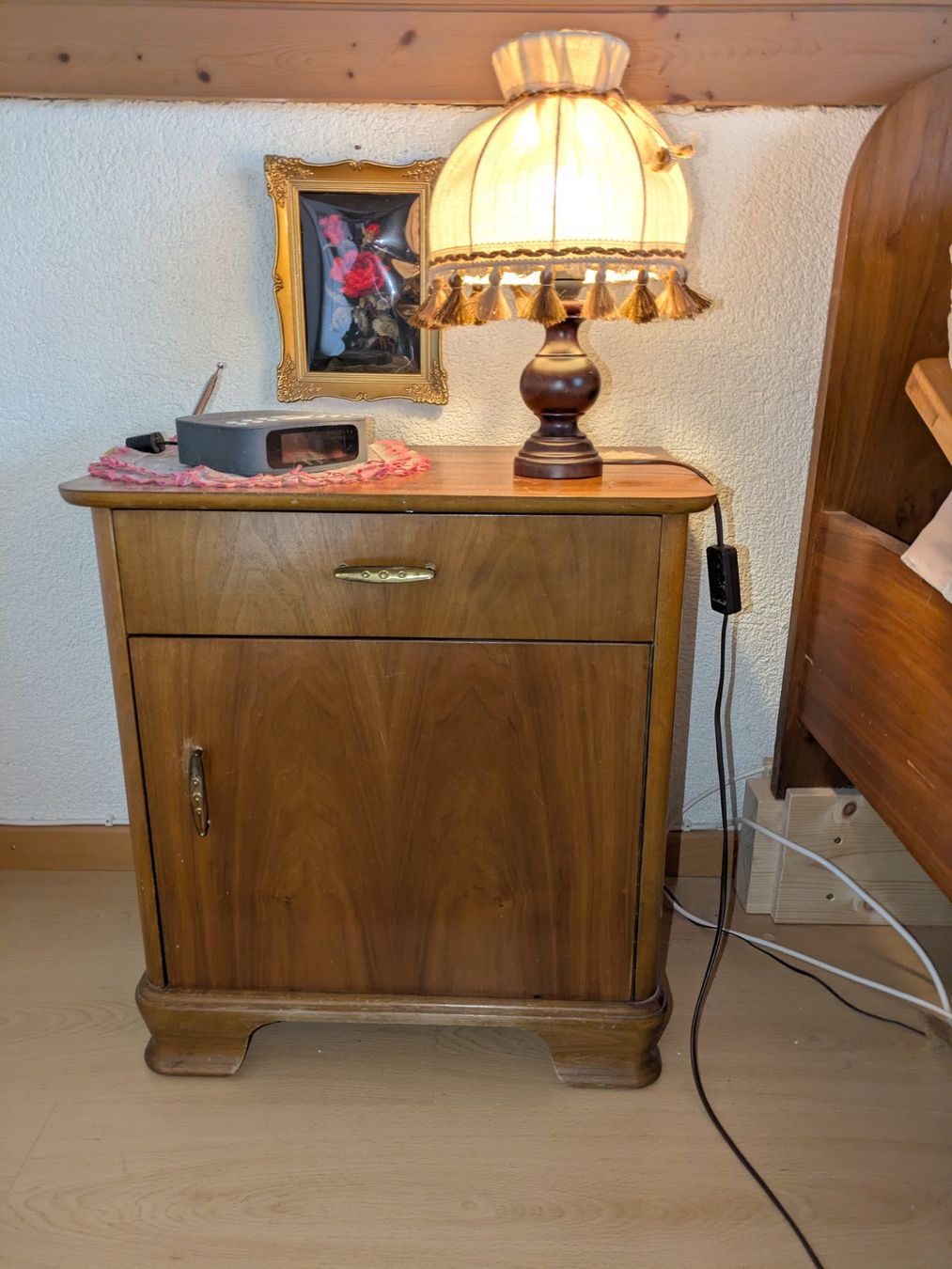 Tables de nuit: Nachttischli antik – D'occasion à Rutschwil par ern_pf7j