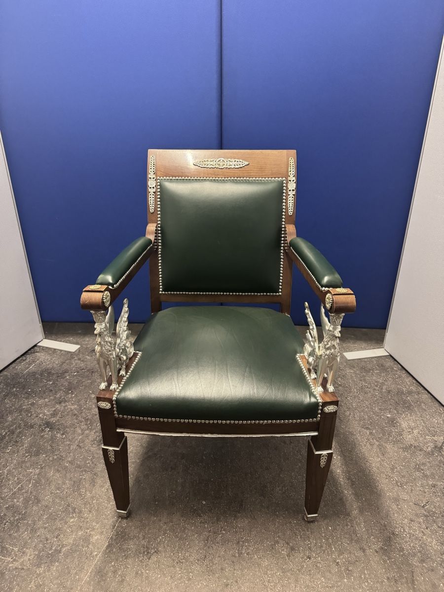Poltrone: Empire-Stil Armlehnsessel mit Greifen (versilbert) – Usato da Bern venduto da samryan