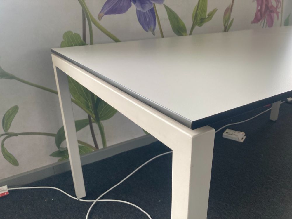 Arbeitstisch / Pult 3