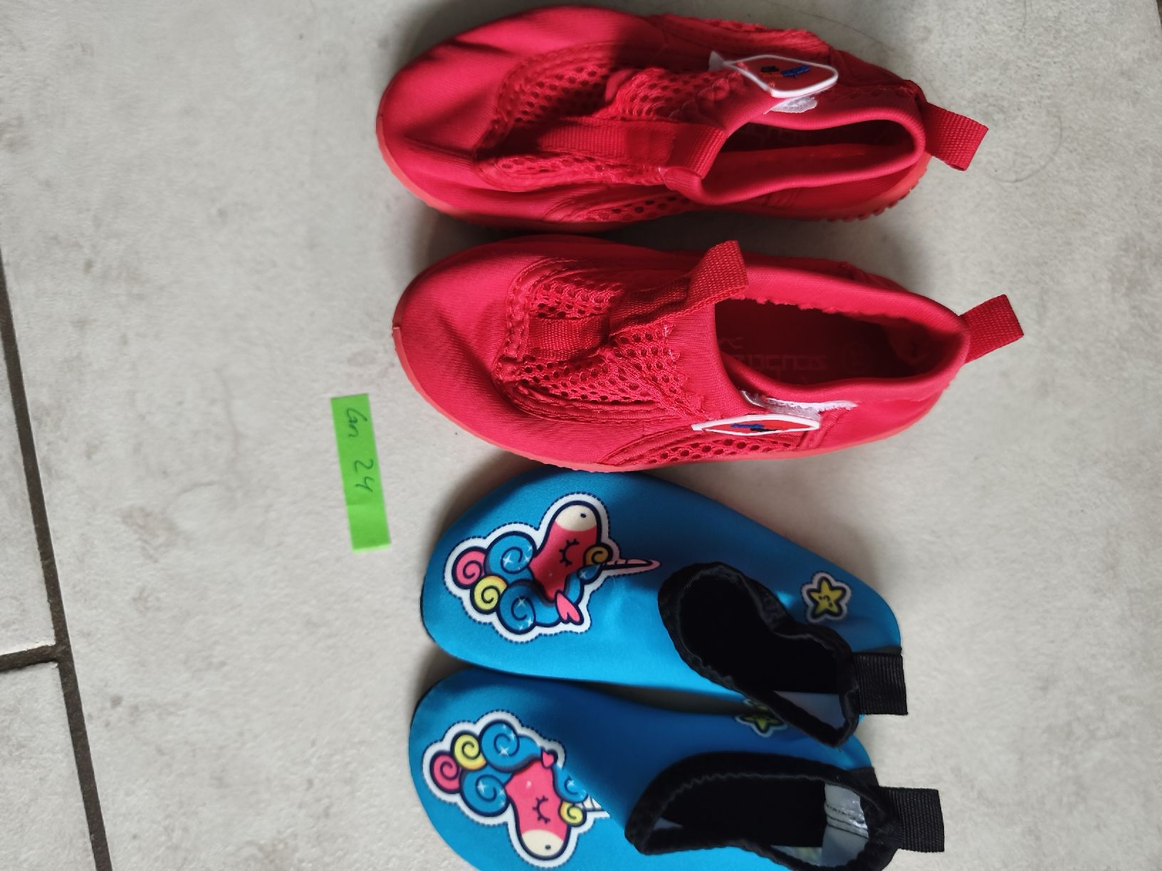 Scarpe da uomo: Badeschuhe Gr.24 – Usato da Schwarzenbach LU venduto da killer08