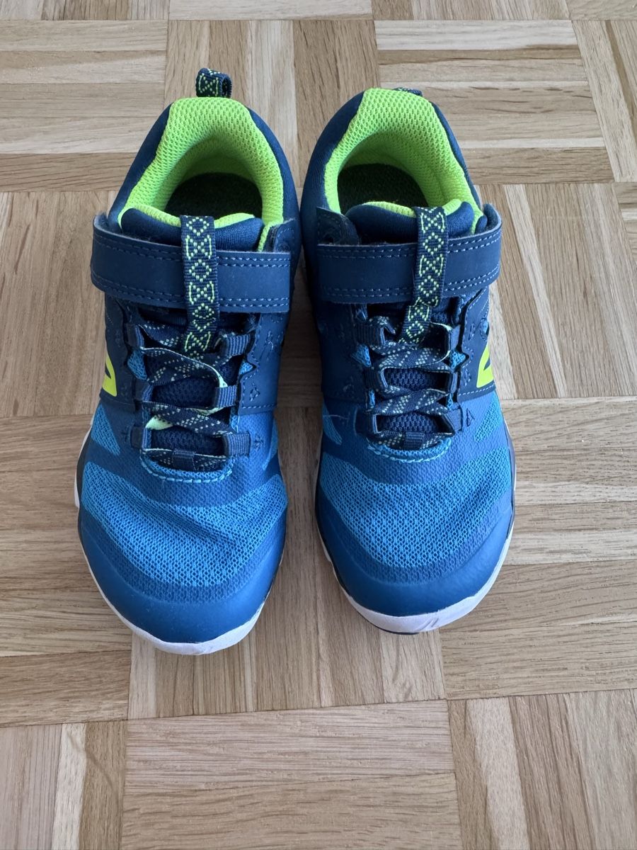 Decathlon Schuhe für Jungen: Hallenschuhe Newfeel Grösse 30 – Gebraucht aus St. Gallen von kara_24 1