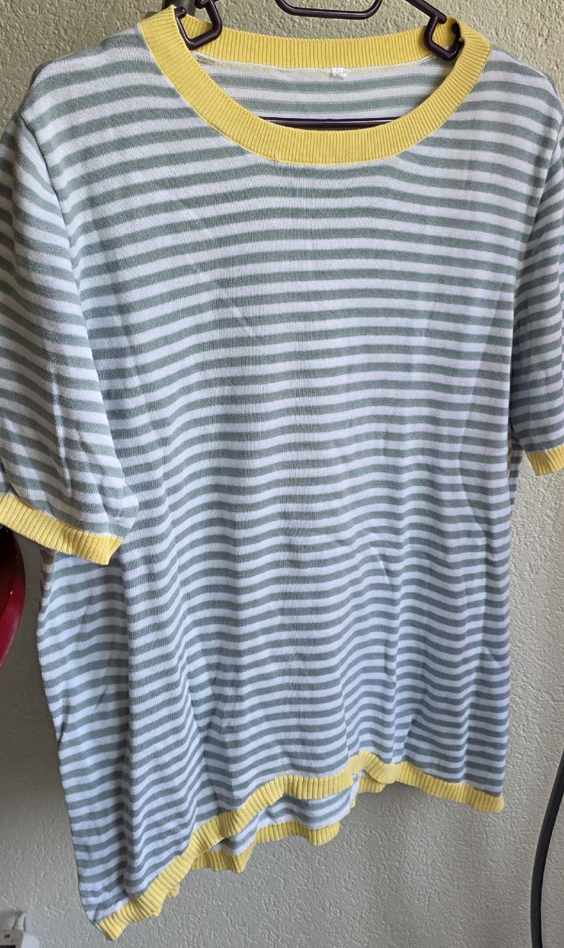 Pullover & Sweatshirts: Pull /Tshirt Manches courtes rayé Taille XL – Gebraucht aus Yverdon-les-Bains von van_dq65 2