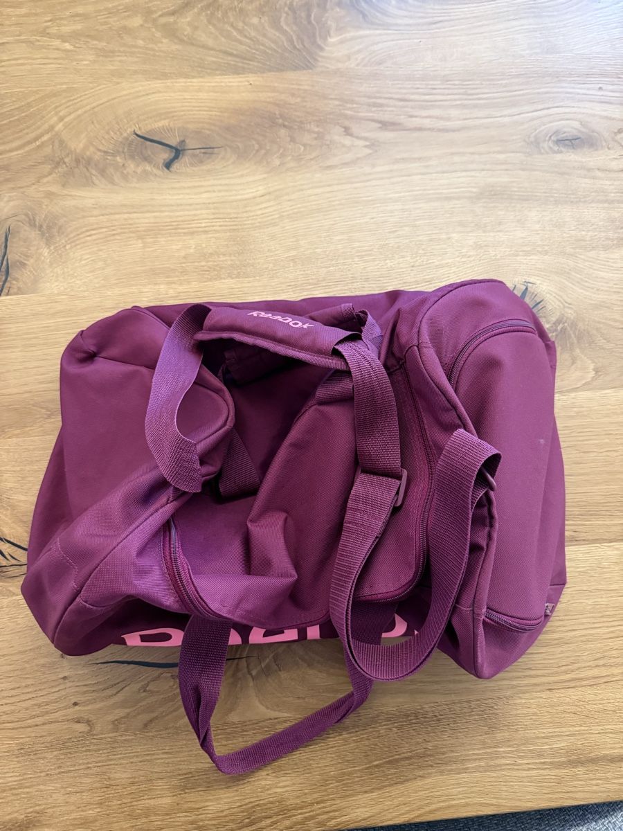 Reebok Taschen: Reebok Sporttasche – Gebraucht aus Appenzell von mar_6bpw 1