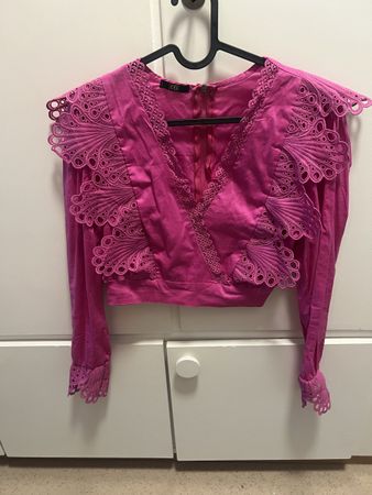 Pinkes Top mit Spitze Crop