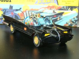 wunderschönes Batmobile Corgi 267 selten Models club ovp