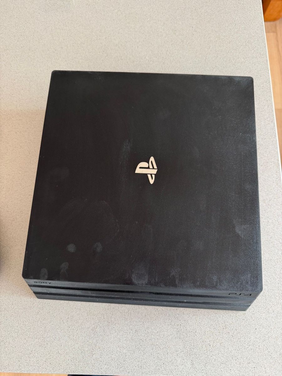 Console: PS4 Pro 1TB Speicher mit 4 Spielen – Usato da Basel venduto da FannySt 1