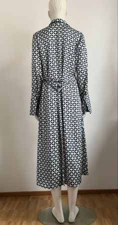 Elegantes Hemdkleid mit Gürtel, Grösse M, Top Zustand!